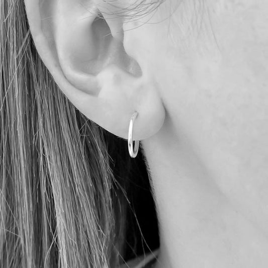 Silver minimalist hoop earrings